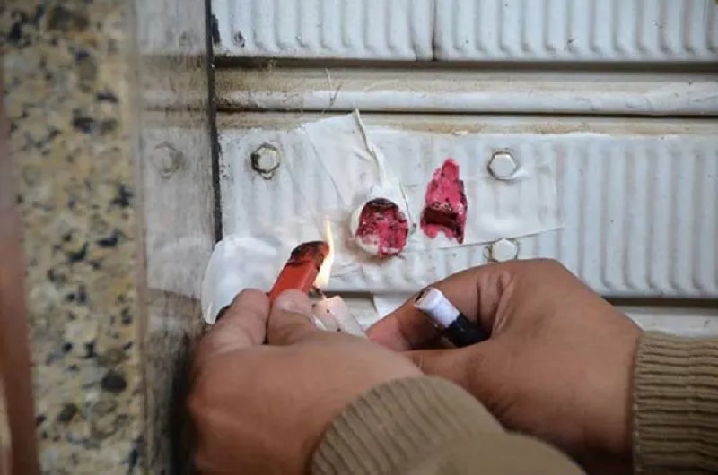 ختم محلين لسوريين في منطقة جزين بالشمع الاحمر