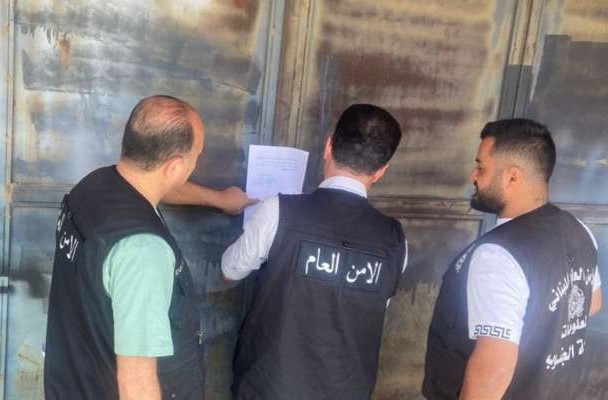 إقفال فرن صاج ومحل حدادة في صور