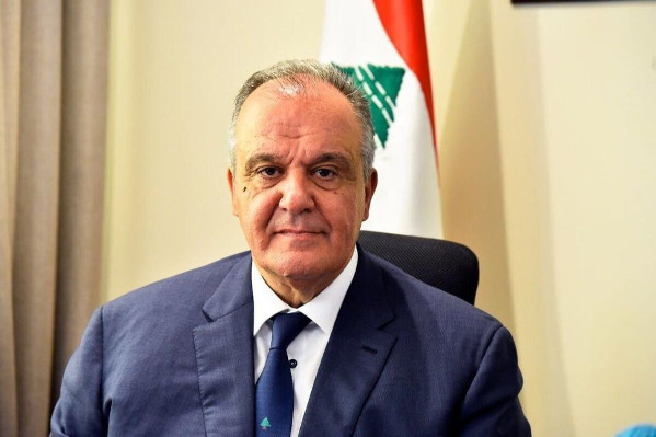 بوشكيان يحذر الصناعيين من استخدام عمال سوريين!