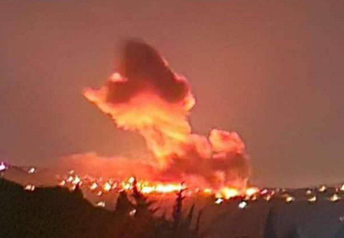 بالفيديو والصور - غارة على منطقة وادي جيلو ليلاً... وإصابات في صديقين وبيت ياحون!