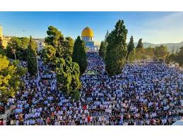 30 ألفا يؤدون صلاة الجمعة في المسجد الأقصى