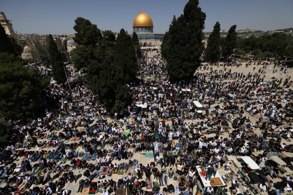 30 ألفا يؤدون صلاة الجمعة في المسجد الأقصى