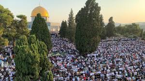 40 ألفا يؤدون صلاة عيد الأضحى في الأقصى رغم تضييقات الاحتلال