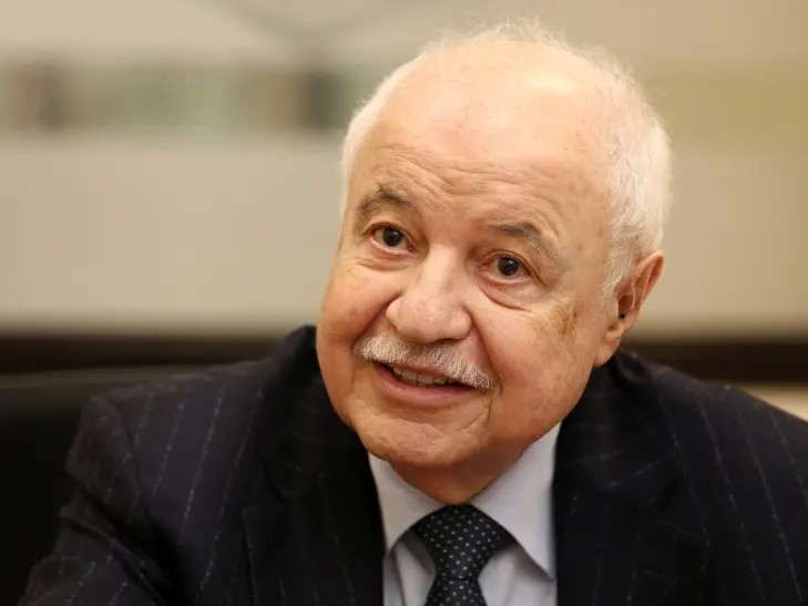 طلال أبو غزالة يتنبأ بحرب ستهز العالم قريبًا ويكشف لأول مرة أسرار ثروته ونجاحه: مبروك لغزة وفلسطين!