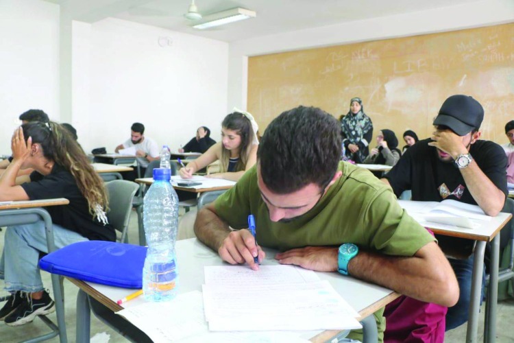 امتحانات رسمية بـ"حماية دولية"