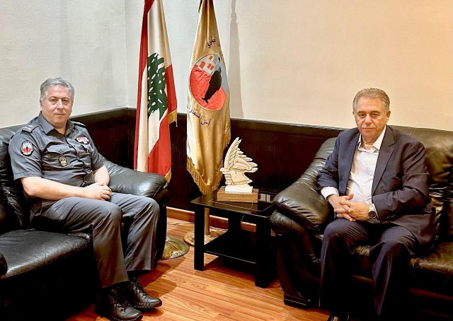 السفير دبور يزور قيادة جهاز أمن السفارات ويلتقي العميد كرنيب