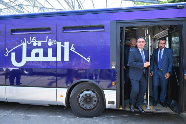 الوزير حميّة يطلق خطة تسيير حافلات النقل المشترك: 96 باصاً في بيروت تليها تباعاً بقية المناطق