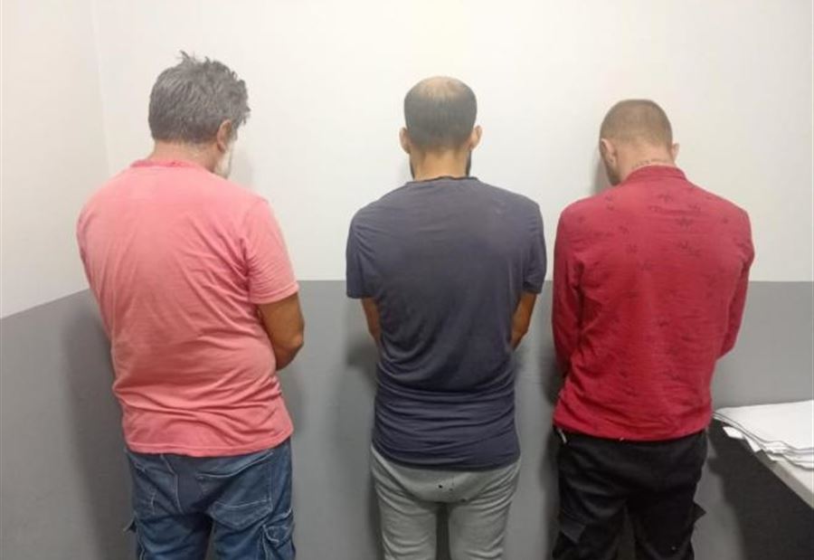 هددوها بخطف إبنها للحصول على المال... فوقعوا بقبضة الأمن!