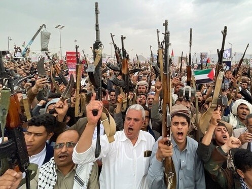 صواريخ باليستية يصل مداها إلى 2000 كيلومتر.. هذه ترسانة الأسلحة لدى "الحوثيين"