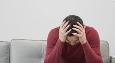 بسبب الأوضاع.. لبنانيون يعانون من القلق والاكتئاب واضطراب ما بعد الصدمة!
