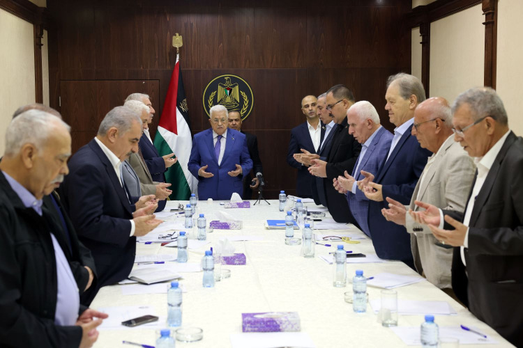 الرئيس عباس يترأس "مركزية فتح": دعوة قادة ودول العالم وأحراره لدعم التوجه إلى قطاع غزة