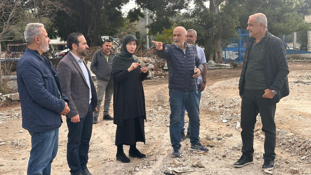 النائب عز الدين تابعت الأضرار التي طالت البنية التحتية والأمور الخدماتية في مدينة صور