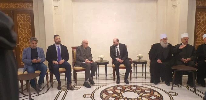 بعد أكثر من 13 عامًا جنبلاط يزور قصر الشعب في دمشق: نحيي الشعب السوري في انتصاراته الكبرى