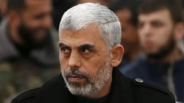 بعد أشهر على اغتياله.. بالصور- العثور على "جعبة السنوار"
