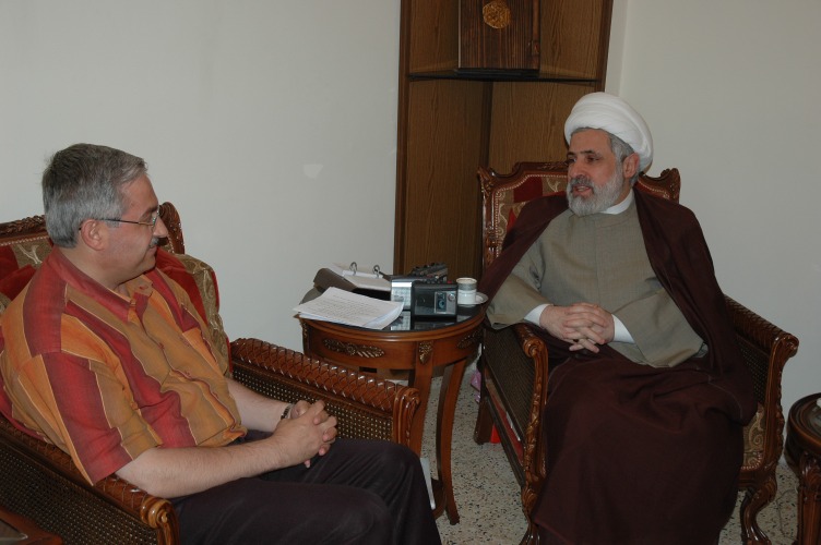 الشيخ نعيم قاسم في حوارٍ مع هيثم زعيتر مُستبقاً الأحداث: لا يُوجد تياران في "الحزب" بل تيار واحد!