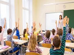 سقطت أمام التلاميذ.. وفاة معلمة بشكل مفاجىء داخل الصفّ