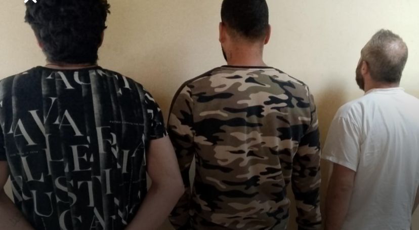 عصابة تُروّج عملة مزيّفة.. وهذا مصيرها!