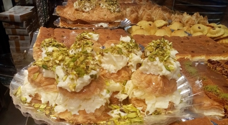 فئات ممنوعة من تناول حلويات رمضان