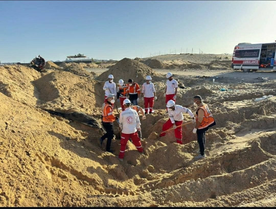 أشلاء مقطعة ومعالم متغيرة.. تفاصيل المجزرة الإسرائيلية بحق المسعفين في رفح