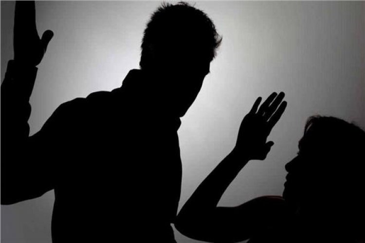 في طرابلس..  شاب يعتدي بالضرب على والدته أمام المارة.. ولكن؟!