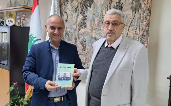 ثانوية السفير تكرّم الإعلامي رأفت نعيم.. عندما يتحول الخبر الصحفي كتابًا!