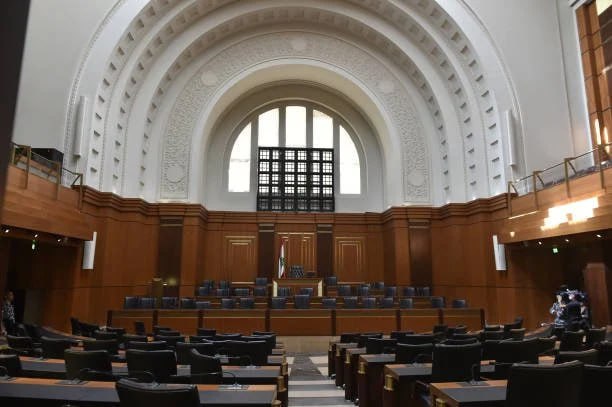 النواب مرّروا القانون انسجامًا مع "التوجيهات العليا"