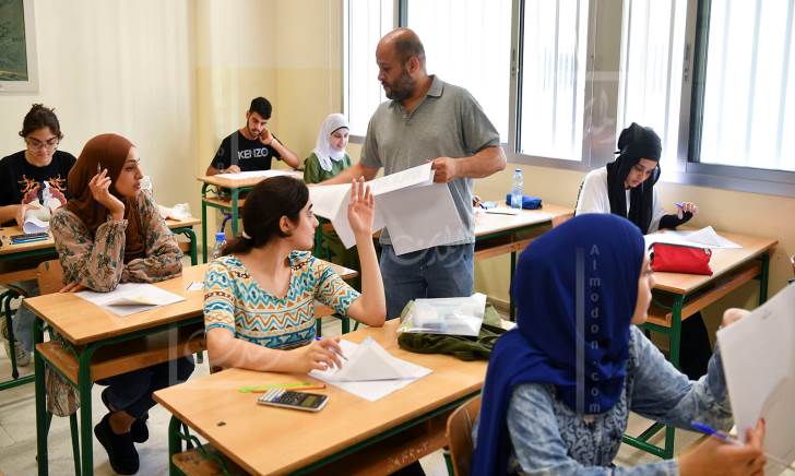 وزيرة التربية تتجه لتقليص مناهج الشهادات الثانوية بدلاً من المواد الاختيارية
