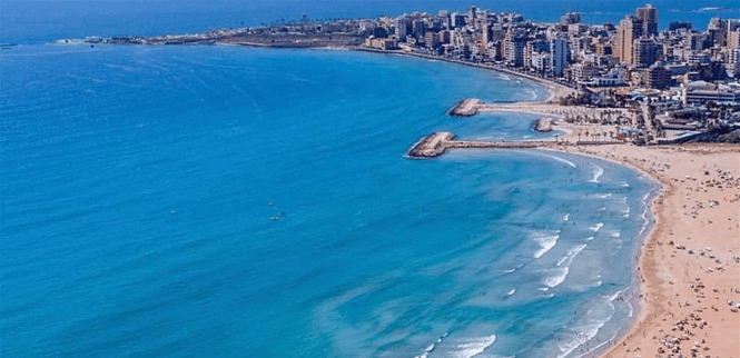 بعد سنتين.. الحياة تعود إلى شاطئ صور