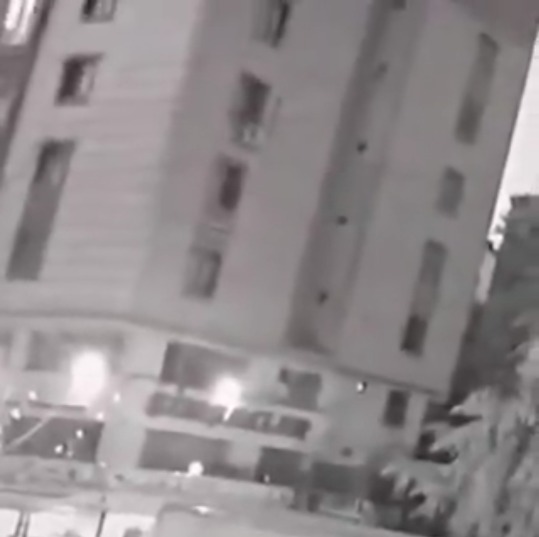 أُصيب بالذعر... شاب عشرينيّ قفز من الطابق السابع وحالته حرجة!