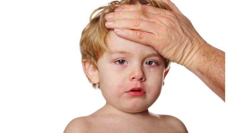 بعد وفاة طفل نتيجة إصابته بالتهاب السحايا الجرثومي .. "وزارة الصحة" توضح!