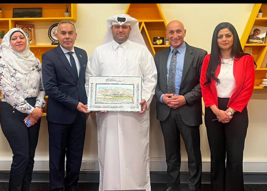السفير أبو الرب يلتقي الرئيس التنفيذي لمؤسسة "التعليم فوق الجميع" ومسؤولي صندوق قطر للتنمية