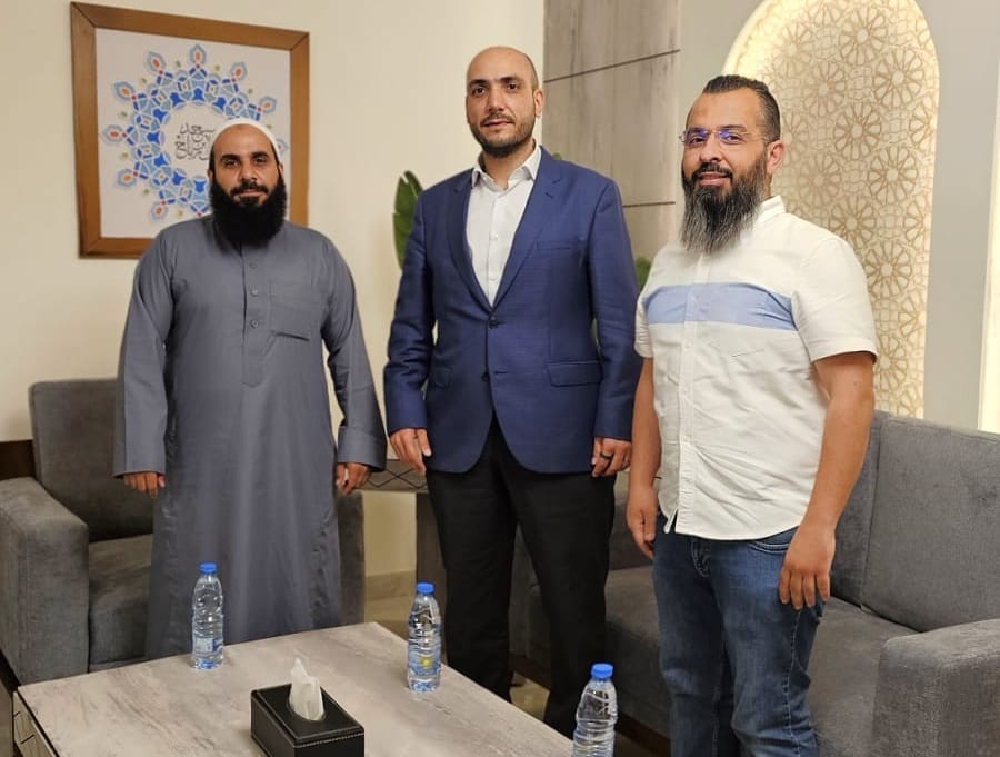 عمر مرجان يزور شباب مسجد بلال بن رباح