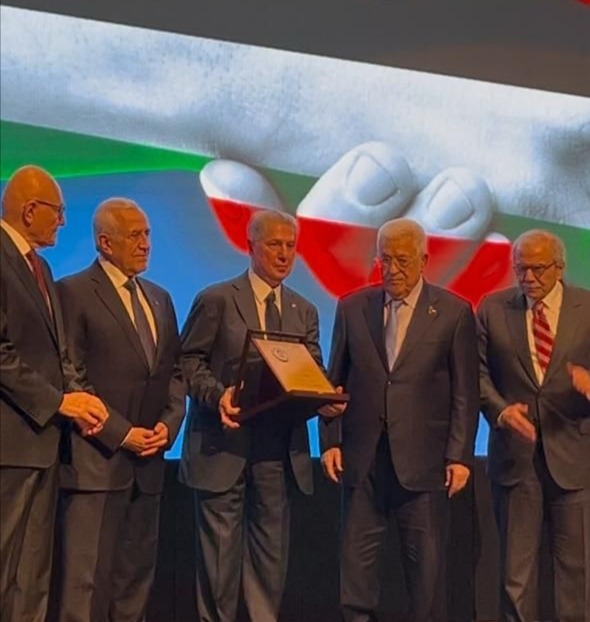 الرئيس سليمان يستحق الرئيس عباس جوائز السلام من اعلى المستويات