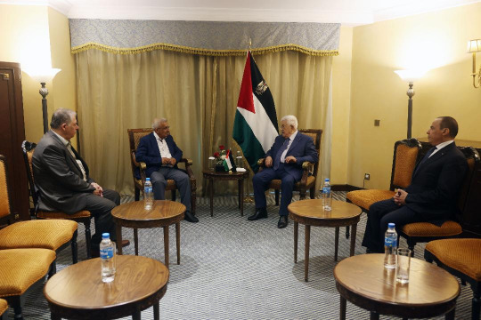 الرئيس عباس يستقبل أمين عام التنظيم الشعبي الناصري النائب أسامة سعد