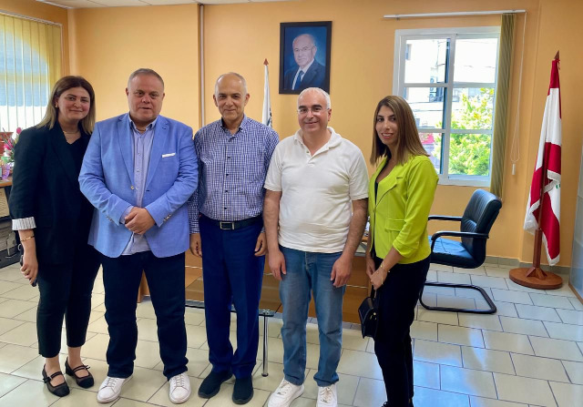 د. خالد مراد يستقبل وهيب سيقلي صاحب مدرسة "غاردن سيتي"