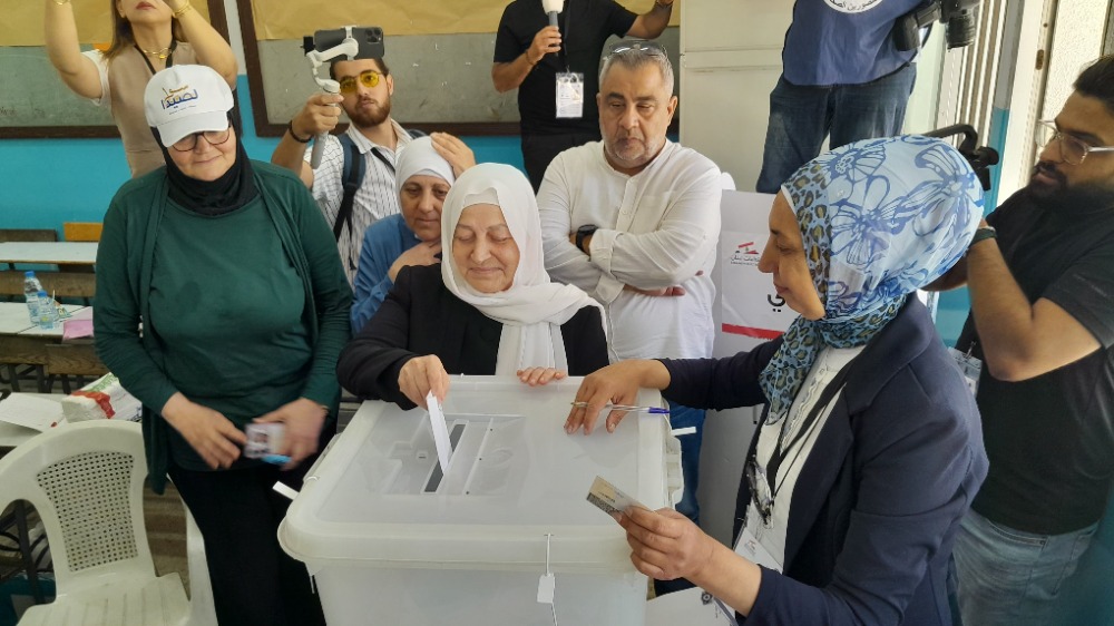 الحريري بعد الادلاء بصوتها في متوسطة معروف سعد : تيار "المستقبل" سيشارك في الانتخابات النيابية المقبلة