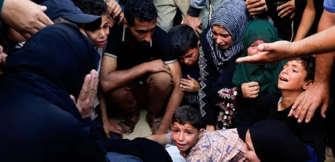 جثث "تفحمت".. 20 شهيدا بينهم نساء وأطفال بقصف إسرائيلي استهدف مدرسة في غزة