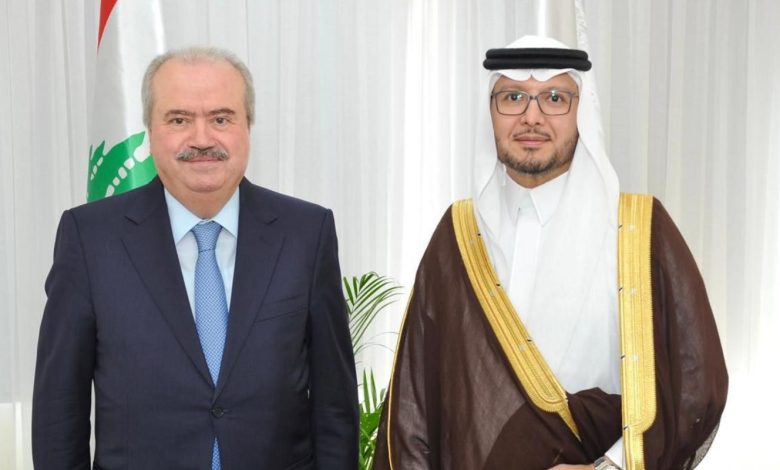 السفير بخاري يزور الوزير جابر.. تعزيز التعاون ومناقشة الإصلاحات الاقتصادية