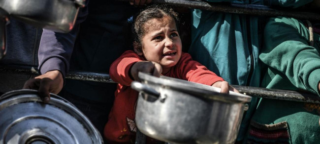 الجوعُ كافرٌ.. لكنَّنا لا نكفر!