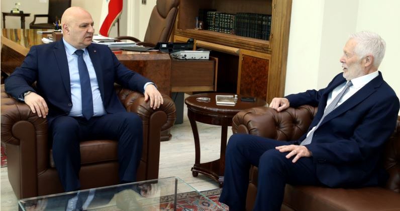 الرئيس عون يبحث مع السفير دمشقية آليات تنفيذ الاتفاقيات مع الرئيس عباس