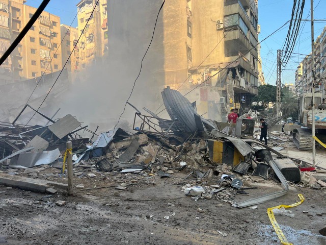 بالصور - ضاحية بيروت تستيقظ على "أضحى" مرٌّ خلّفه العدوان الإسرائيلي