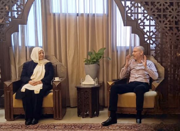 بهية الحريري تلتقي محافظ الجنوب منصور ضو