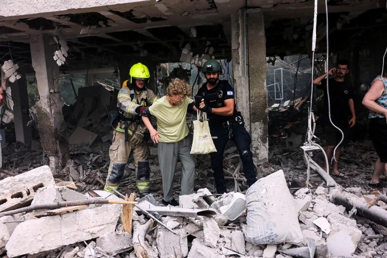 كلفة حرب "إسرائيل" وإيران وخسائرها.. مبان قيد الهدم وتعويضات بالمليارات