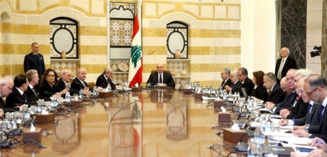 اتصالات متسارعة لحسم ملف السلاح وقلق من انفجار حكومي وشيك