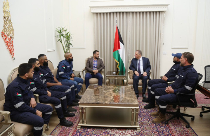 السفير دبور يلتقي قيادة افواج الاطفاء الفلسطينية في زيارة وداعية