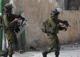 الاحتلال يعتدي على الأهالي في حزما شمال القدس..