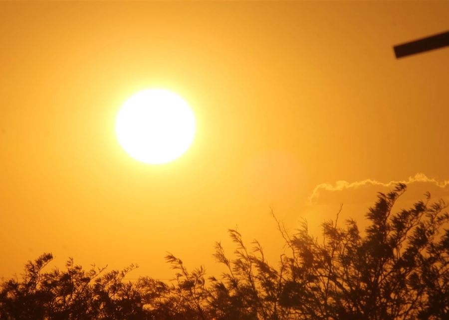 "آب" يُوفي بوعده.. الداخل يشتعل والساحل يختنق بالرطوبة!