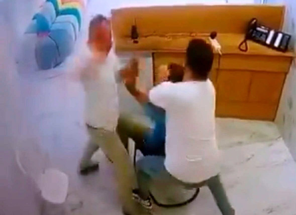 بالفيديو - ابنة رجل الأعمال "المتغطرسة" تعتدي على عنصر أمني... تفاصيل حادثة "الميرامار!"