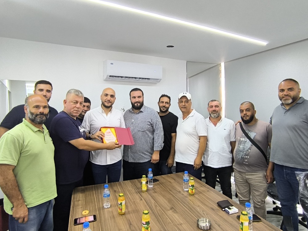 اللجنة الشعبية في صيدا تزور عمر مرجان لشكره على إنارة أحياء وشوارع القياعة