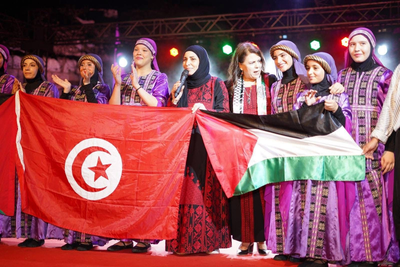 فرقة الكوفية تُشعل الحنين لفلسطين في مهرجان أوذنة الدولي في تونس